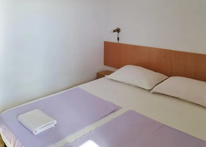 Apartman In With House Sea View